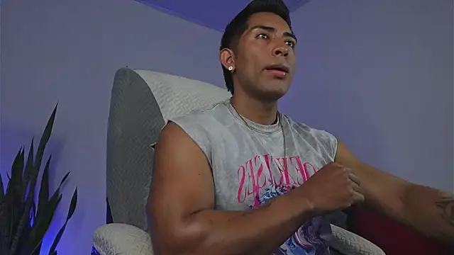 Snapshot of Couple_muscle1 chatting on June 2026 11:53:02 PM Couple muscle1 online show from June 2026 11:53:02 PM