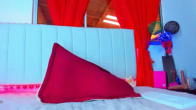 caro lyne  online show from November 2025 01:23:01 PM