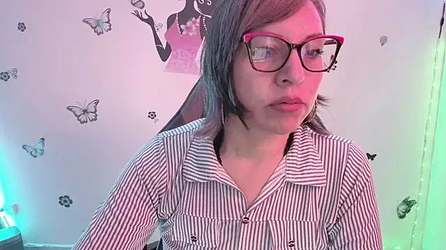 Lady breaks hearts online show from March 2026 12:44:02 PM