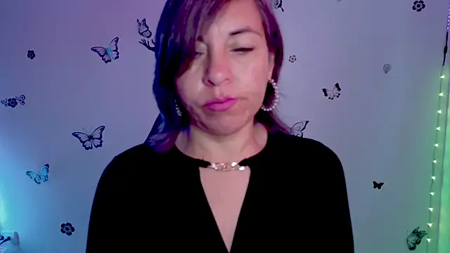 Lady breaks hearts online show from April 2026 12:50:02 PM