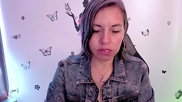 Lady breaks hearts online show from April 2026 12:54:01 PM