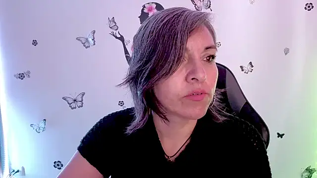 Lady breaks hearts online show from April 2026 01:12:02 PM