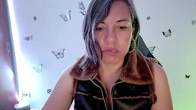 Lady breaks hearts online show from April 2026 10:14:02 AM