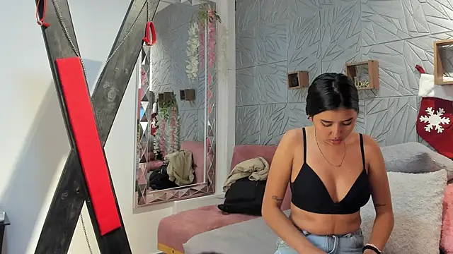 Snapshot of LilithKlain_ chatting on December 2024 07:27:02 PM LilithKlain online show from December 2024 07:27:02 PM