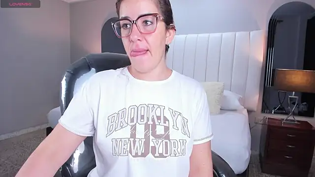 Snapshot of vanity_sex chatting on October 2025 11:44:01 AM vanity sex online show from October 2025 11:44:01 AM