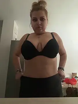 AllysonK online show from November 2025 01:44:02 PM