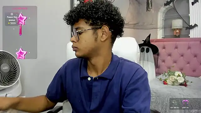 Snapshot of boylittle19cm chatting on November 2025 12:29:02 PM boylittle19cm online show from November 2025 12:29:02 PM