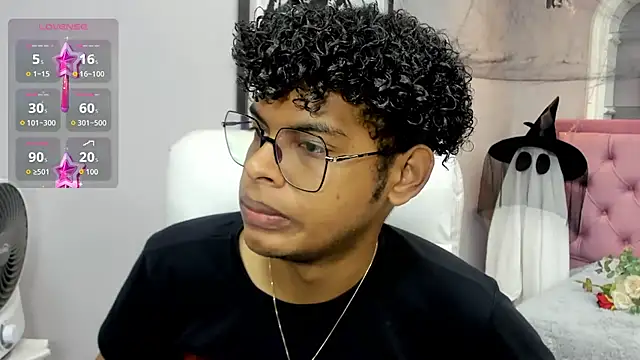 Snapshot of boylittle19cm chatting on November 2025 12:29:02 PM boylittle19cm online show from November 2025 12:29:02 PM