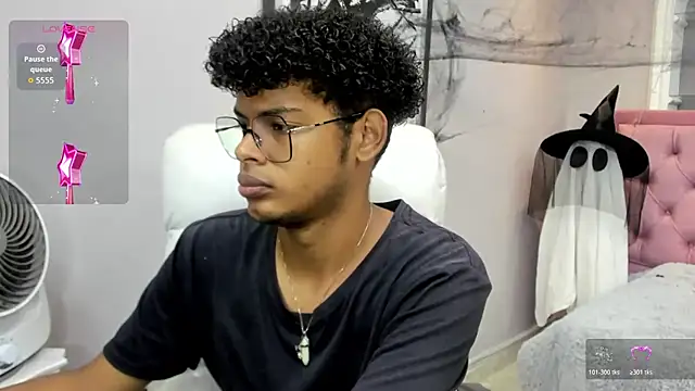 Snapshot of boylittle19cm chatting on November 2025 12:26:01 PM boylittle19cm online show from November 2025 12:26:01 PM