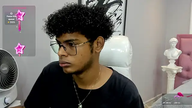 Snapshot of boylittle19cm chatting on November 2025 12:49:01 PM boylittle19cm online show from November 2025 12:49:01 PM