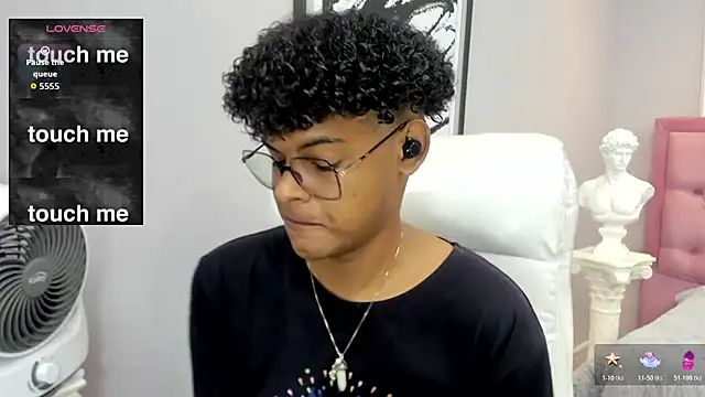 Snapshot of boylittle19cm chatting on November 2025 12:16:01 PM boylittle19cm online show from November 2025 12:16:01 PM