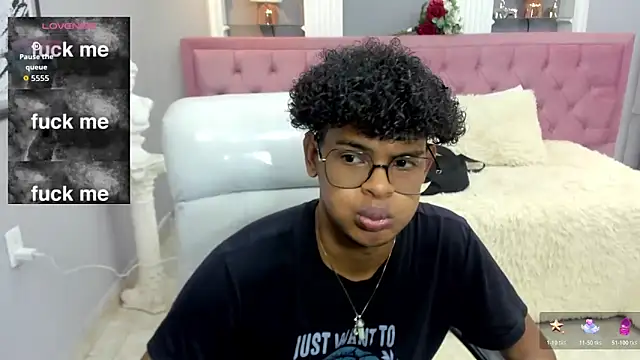 Snapshot of boylittle19cm chatting on November 2025 12:27:01 PM boylittle19cm online show from November 2025 12:27:01 PM