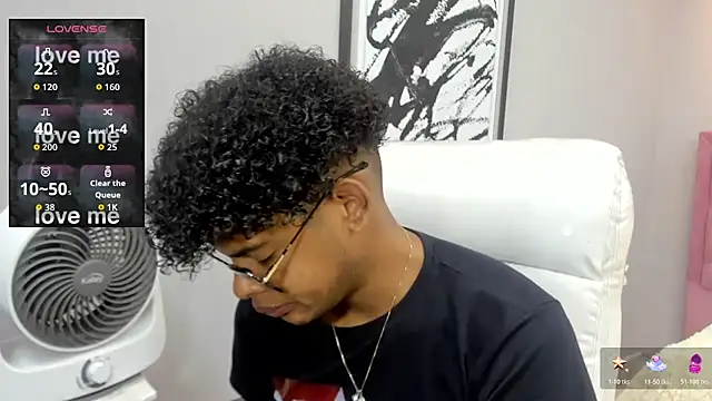 Snapshot of boylittle19cm chatting on November 2025 12:15:02 PM boylittle19cm online show from November 2025 12:15:02 PM