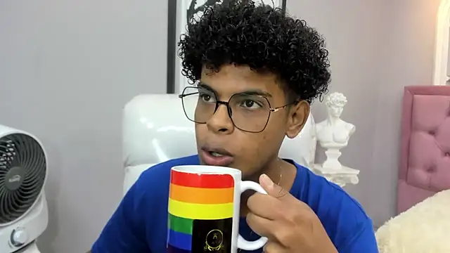 Snapshot of boylittle19cm chatting on November 2025 12:44:02 PM boylittle19cm online show from November 2025 12:44:02 PM