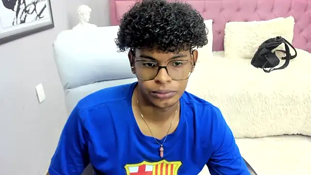 Snapshot of boylittle19cm chatting on November 2025 12:26:01 PM boylittle19cm online show from November 2025 12:26:01 PM