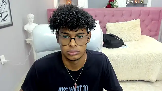 Snapshot of boylittle19cm chatting on November 2025 12:27:01 PM boylittle19cm online show from November 2025 12:27:01 PM