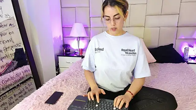 IsisLoveyes  online show from March 2026 12:26:01 AM