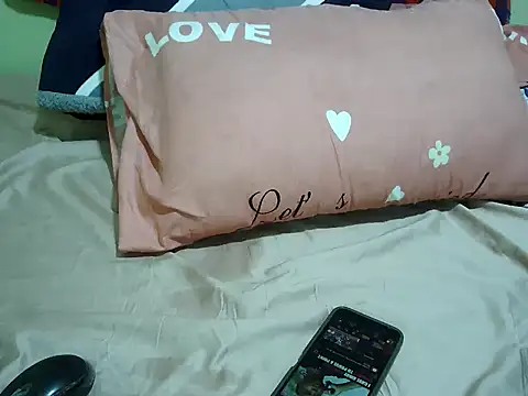 Snapshot of just_lela chatting on February 2025 01:08:02 PM just lela online show from February 2025 01:08:02 PM