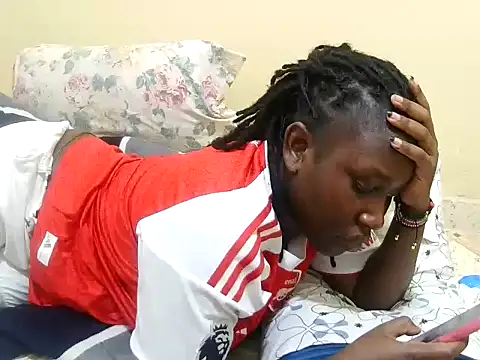 Snapshot of just_lela chatting on October 2025 01:26:02 PM just lela online show from October 2025 01:26:02 PM