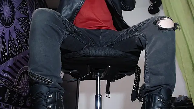 Dicaprioo  online show from December 2024 09:08:01 PM