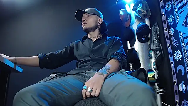 Dicaprioo  online show from February 2025 07:03:02 PM