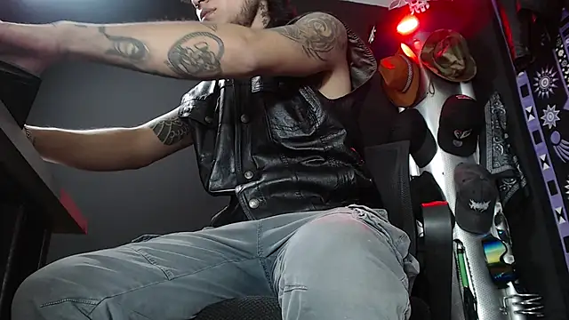 Dicaprioo  online show from March 2025 11:00:02 PM