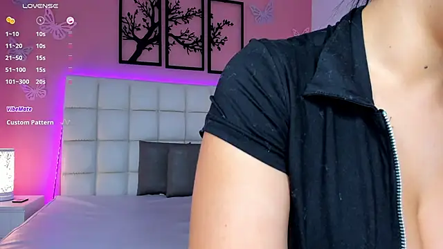 Snapshot of Emily_roux chatting on January 2025 04:01:02 AM Emily roux online show from January 2025 04:01:02 AM