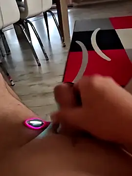 Szeltolo001 online show from April 2026 04:22:01 AM