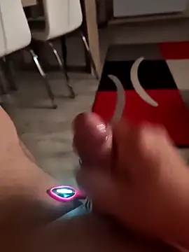 Szeltolo001 online show from April 2026 10:43:02 PM