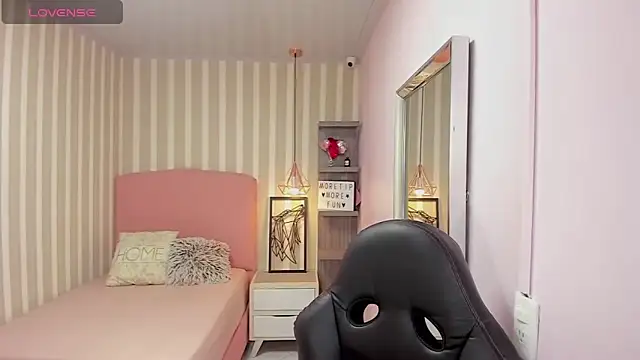 Snapshot of delilaquinn chatting on December 2025 07:19:02 PM delilaquinn online show from December 2025 07:19:02 PM