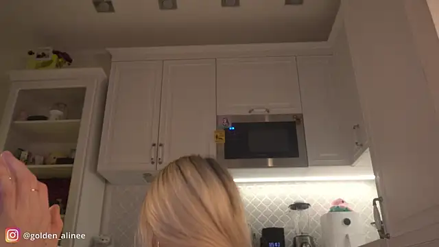 Snapshot of Golden_Aline chatting on January 2025 09:30:02 PM Golden Aline online show from January 2025 09:30:02 PM