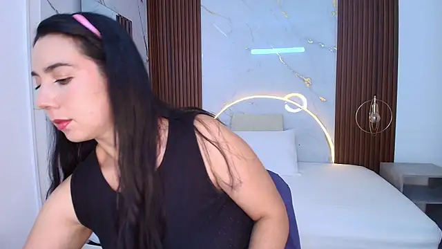 dahianthompson online show from February 2025 10:07:02 PM