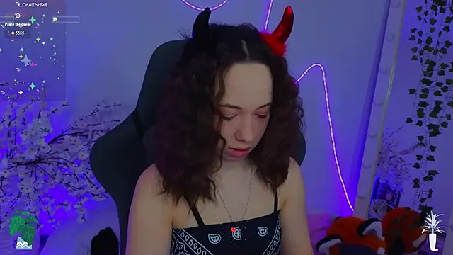 Snapshot of Hayle_Hill chatting on February 2026 12:09:01 AM Hayle Hill online show from February 2026 12:09:01 AM