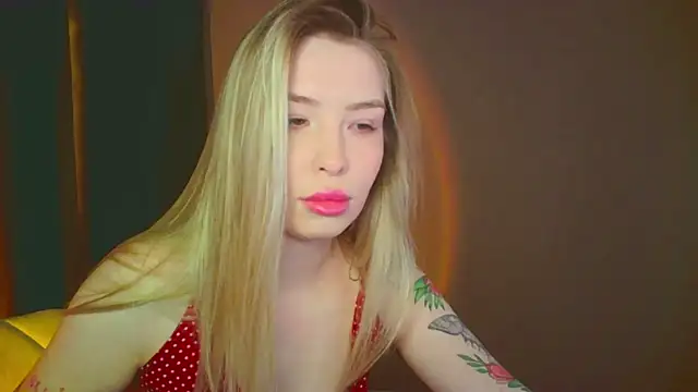 Snapshot of mia_raspberrie chatting on December 2024 02:36:02 AM mia raspberrie online show from December 2024 02:36:02 AM