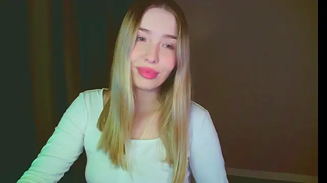 Snapshot of mia_raspberrie chatting on January 2025 08:00:02 PM mia raspberrie online show from January 2025 08:00:02 PM