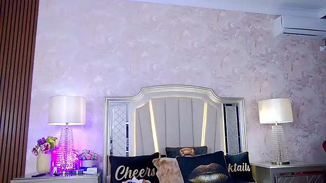 Snapshot of Issadorra chatting on September 2025 05:45:02 AM Issadorra online show from September 2025 05:45:02 AM