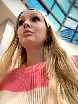 Snapshot of Teya_moon_ chatting on December 2024 01:43:01 PM Teya moon  online show from December 2024 01:43:01 PM