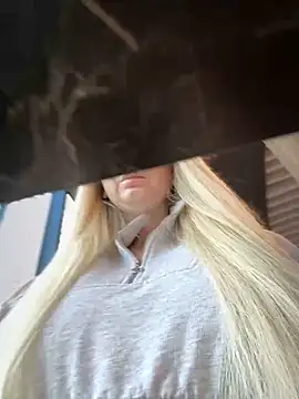 Snapshot of Teya_moon_ chatting on December 2024 10:02:02 AM Teya moon  online show from December 2024 10:02:02 AM