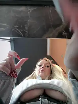 Snapshot of Teya_moon_ chatting on December 2024 10:34:01 AM Teya moon  online show from December 2024 10:34:01 AM