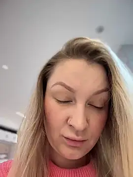 Snapshot of Teya_moon_ chatting on December 2024 11:39:02 AM Teya moon  online show from December 2024 11:39:02 AM