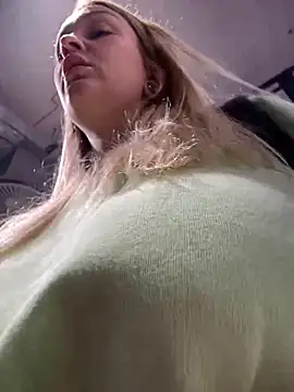 Snapshot of Teya_moon_ chatting on December 2024 09:21:02 AM Teya moon  online show from December 2024 09:21:02 AM