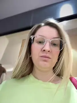 Snapshot of Teya_moon_ chatting on December 2024 10:34:02 AM Teya moon  online show from December 2024 10:34:02 AM