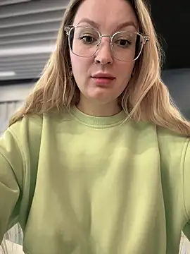 Snapshot of Teya_moon_ chatting on January 2025 11:35:01 AM Teya moon  online show from January 2025 11:35:01 AM