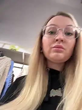 Snapshot of Teya_moon_ chatting on January 2025 10:08:01 AM Teya moon  online show from January 2025 10:08:01 AM