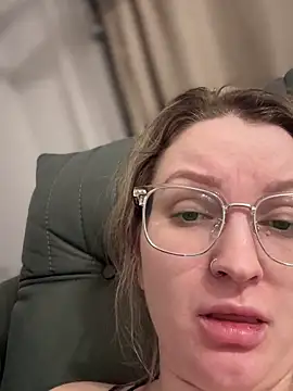 Snapshot of Teya_moon_ chatting on February 2025 07:05:02 PM Teya moon  online show from February 2025 07:05:02 PM