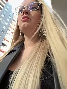 Snapshot of Teya_moon_ chatting on February 2025 11:50:02 AM Teya moon  online show from February 2025 11:50:02 AM