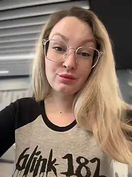 Snapshot of Teya_moon_ chatting on February 2025 11:31:02 AM Teya moon  online show from February 2025 11:31:02 AM