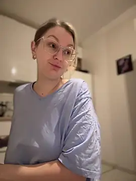 Snapshot of Teya_moon_ chatting on February 2025 12:38:02 AM Teya moon  online show from February 2025 12:38:02 AM