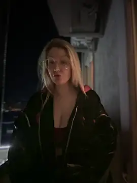 Snapshot of Teya_moon_ chatting on March 2025 02:30:02 AM Teya moon  online show from March 2025 02:30:02 AM