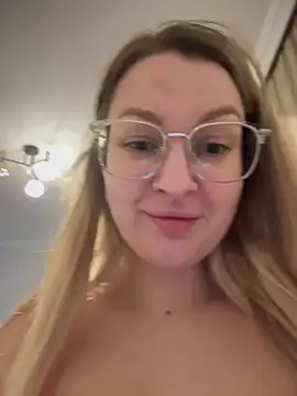 Snapshot of Teya_moon_ chatting on March 2025 09:37:01 PM Teya moon  online show from March 2025 09:37:01 PM